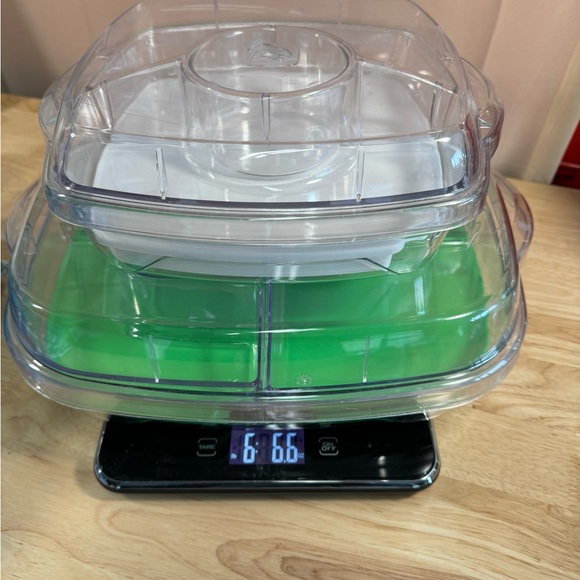 THE PAMPERED CHEF Small Square Chill  & Serve Versatile Covered Tray 9x9 - Picture 15 of 16